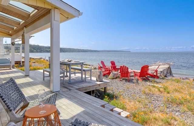 Vintage Beach House - 3 bed 2 bath vintage beach house on Admiralty Bay