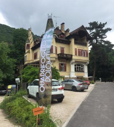 Vintage Castle "Schlosshof " Biker Hotel & B&B