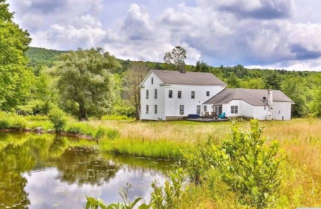 Vintage Charm Farmhouse Retreat