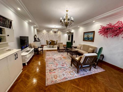 Vintage Charm & Spacious Comfort in Zayed 2000 - only families & single travelers