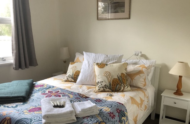 Vintage cottage in quaint town close to pristine oceans, inlet and wilderness..