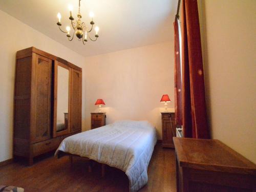 Vintage home with pets, cleaning included