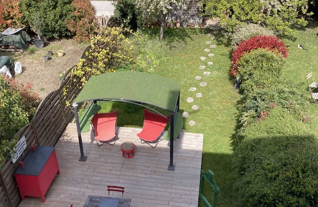 Vintage house with terrace and garden near Paris