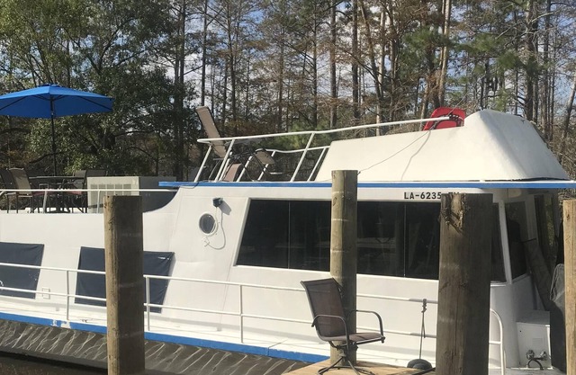 Escapada de la casa flotante de la vendimia!