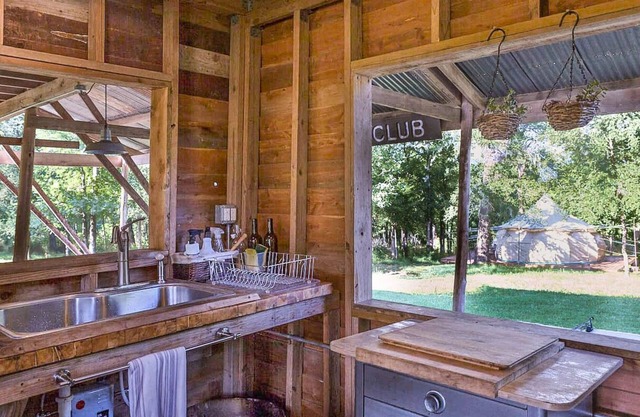 Vintage Mansion Camper with A/C and Fire Pit, NEW Discounted Rates