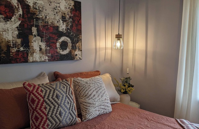 Vintage Olinda Cottage with a Touch of Modernity & Cafes Walking Distance
