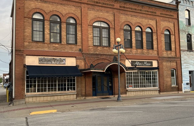 Vintage Remodeled Apartment in Historic Downtown Vinton