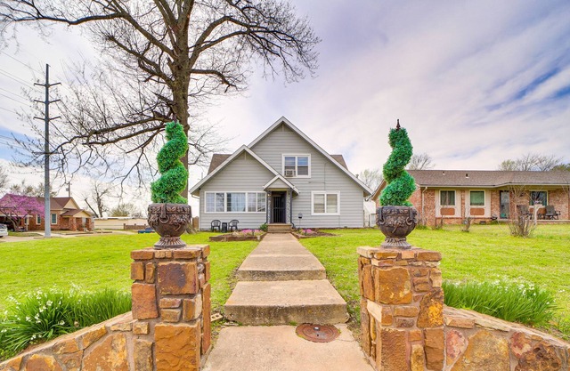 Vintage Sapulpa Home - 13 Mi to Downtown Tulsa!