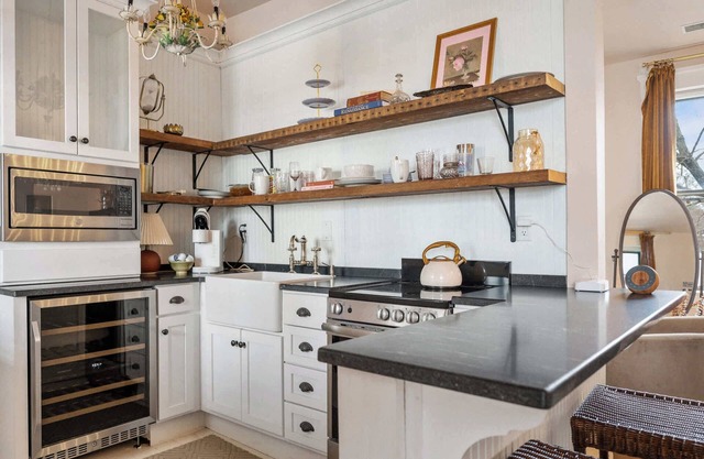 Unit 5 | Vintage Mansion Perfect for the Derby!