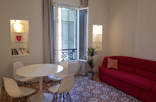 Vintage Vieux-Port Apartment