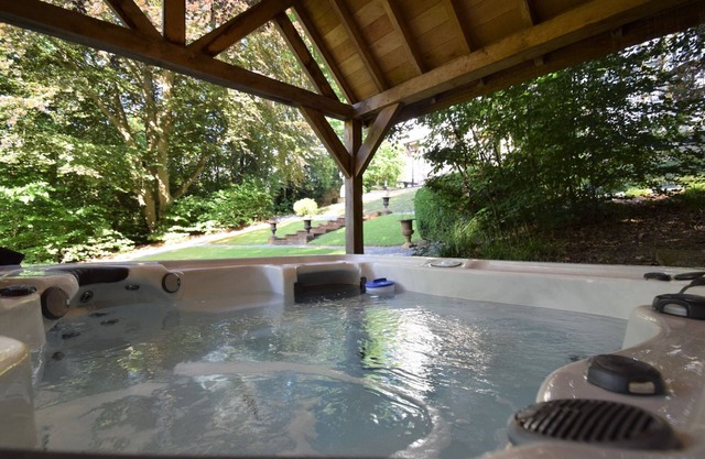 Vintage Villa with Hot Tub & Infrared Sauna in Ardennes