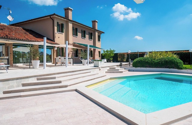 Apartamento de lujo VIOLETA en una villa rural con piscina, WIFI, aire acondicionado.