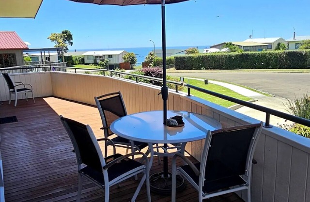 VIP boat trailer park at ramp included. large spacious house. free wifi