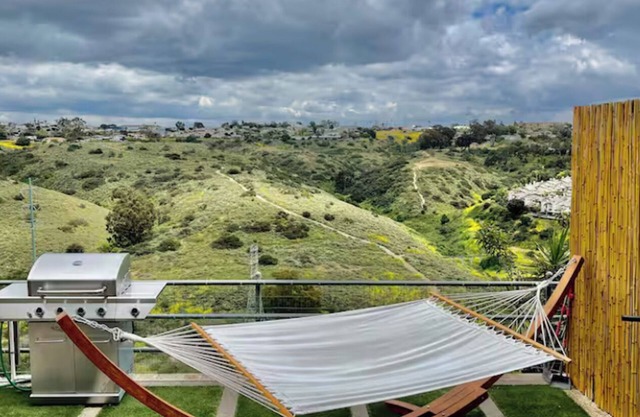 VIP Couples retreat, very romantic get away with a Private Deck and Jacuzzi