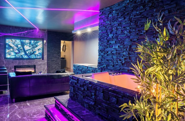 VIP Loft with Private Jacuzzi, Led Ambiance