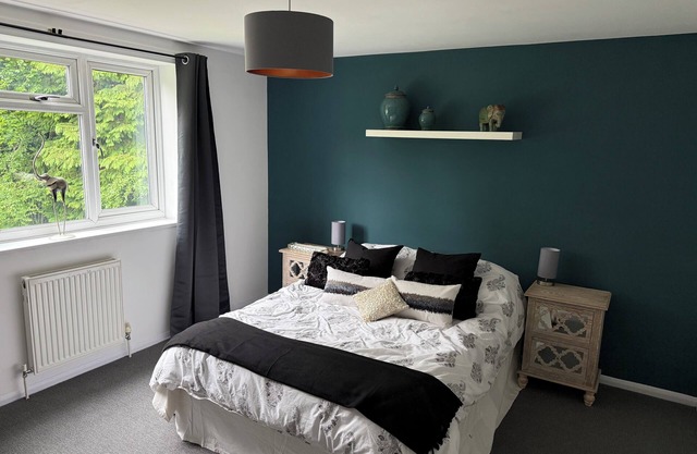 Virginia Water, comfortable two bed apartment!