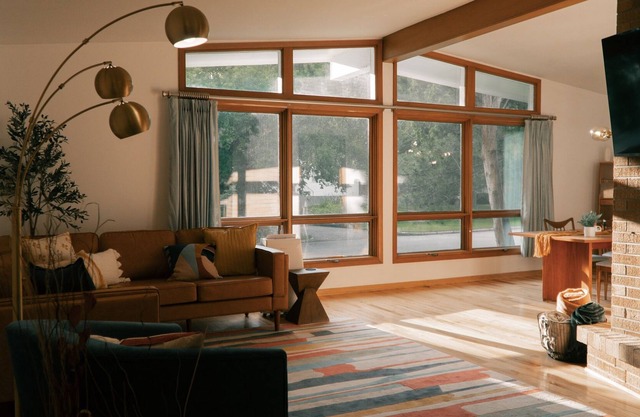 Beautifully Remodeled Mid-Century Modern Home! Summer fun up North!!!