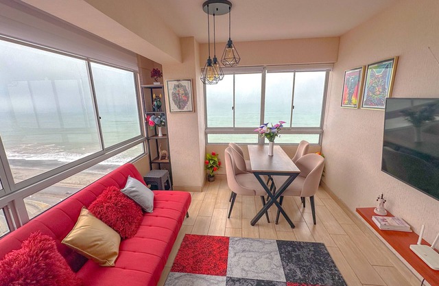 New Apartment with sea view, near the airport