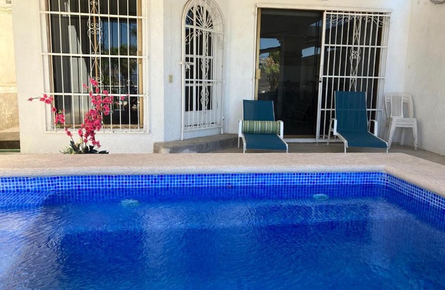 Vista al mar y alberca privada en Sector Bahía