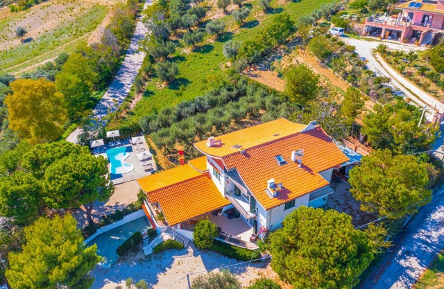 Vista Allegra Pagoda - Villa con piscina