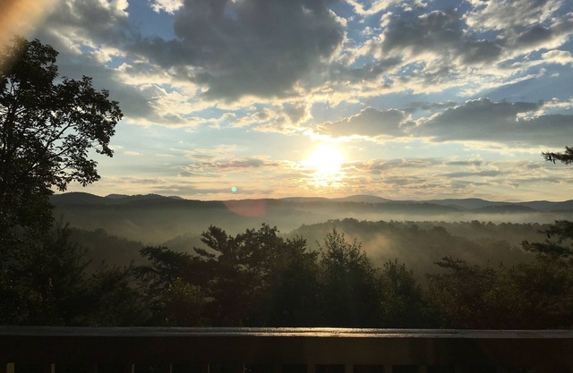 Vista Greystone Lodge-3/3.5 and most awesome view!! Streaming tvs Wifi! Private!