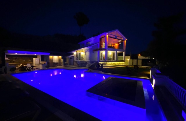 Vista Royal 3 bedrooms all en-suite sheltered private pool