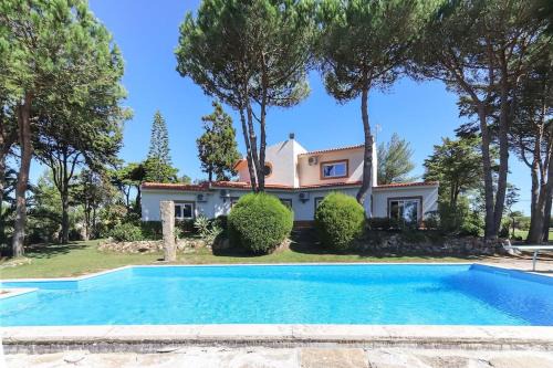 Vita Portucale ! Sintra Retreat Villa with Pool