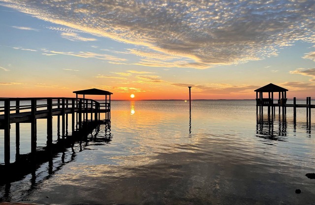 Vitamin Bay, Duck NC - Soundfront, private pool & hot tub