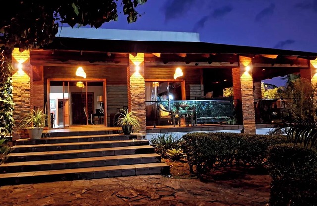 🏡 Villa El Milagro – Escapada privada vista a las montañas y Piscina natural