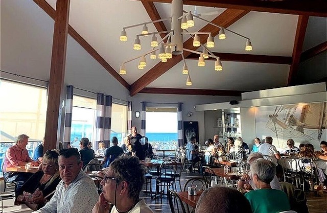 Voilier à la Marina Près de Tout