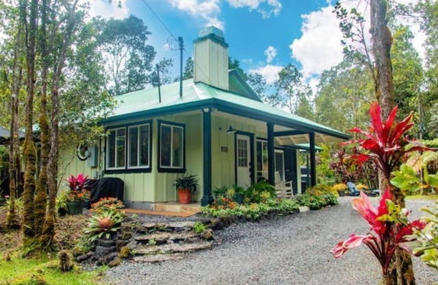 Volcano Plantation Cottage Volcanoes National Park 2 bedroom 1 bath