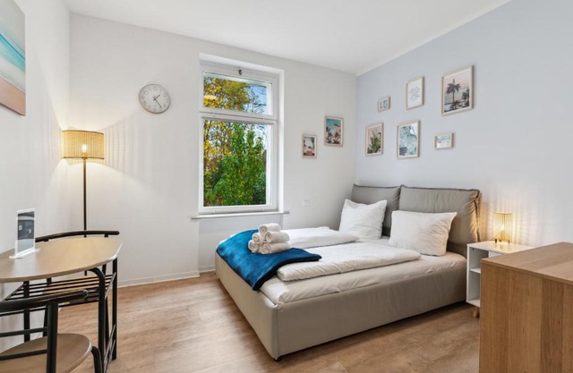 Vorstadtoase - 2 Personen - Eichwalde, Nähe BER - Queensize-Bett, Netflix, Parken