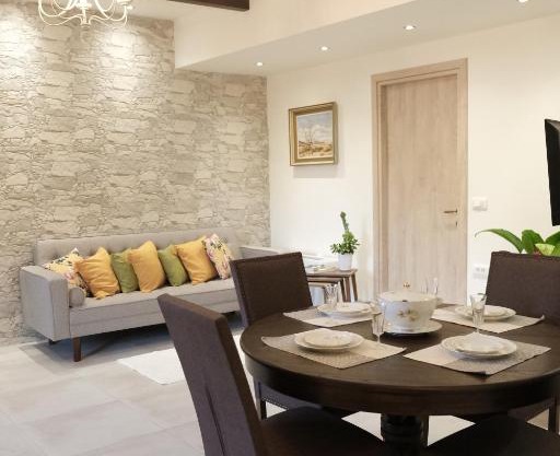 Vourakis Home