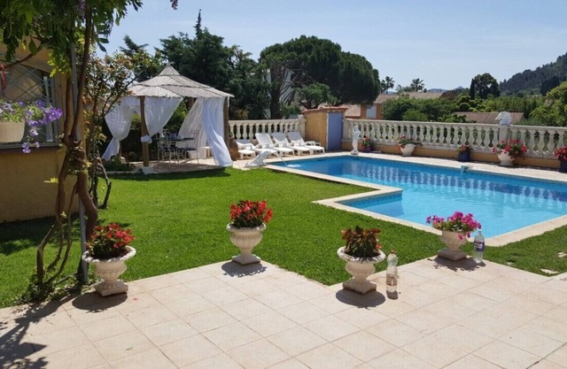 PISCINA SUPER VILLA - CLIMATISEE - 15KM DE HYERES