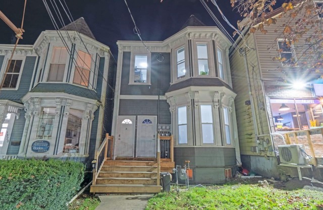 Vrbo Stylish Downtown Apartment