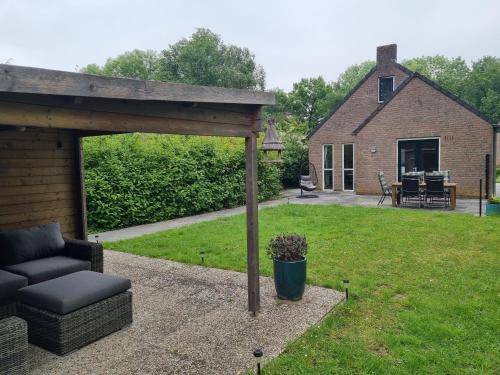 Vrijstaande woning met grote zonnige tuin va augustus 2025 met jacuzzi