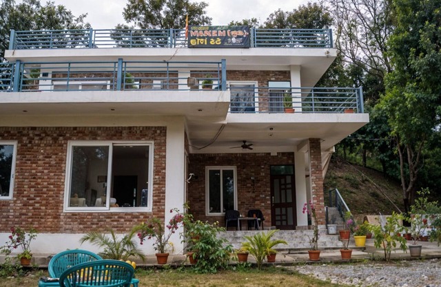 VRKSH Homestay - 3BR in Dehradun by Homeyhuts