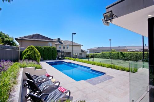 Vue de la Mer Luxe Retreat - Tennis, Pool, Views