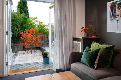 Vue Lake Daylesford Studio- lakeside retreat