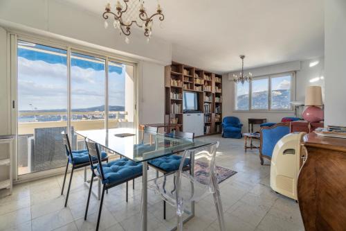 Vue panoramique, grand appartement 2 chambres à Toulon