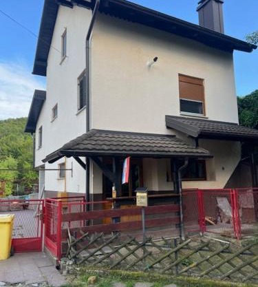 Vuglovec House