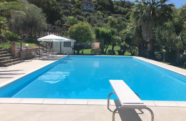 VILLETTA CON PISCINA FF LAUREANA CILENTO