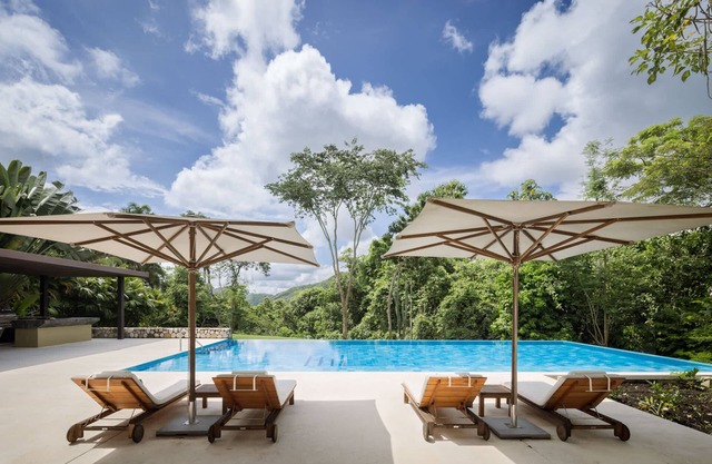 w Amazing 4BR Villa at Mesa de Yeguas