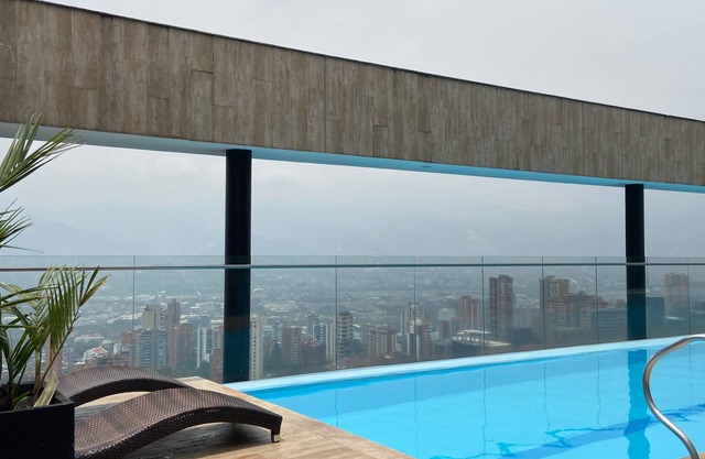 w Captivating 1BR in El Poblado