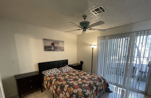 W Cozy two Bedroom 2 Bathroom Close Strip