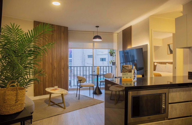 w Exceptional 1BR w Balcony in San Isidro