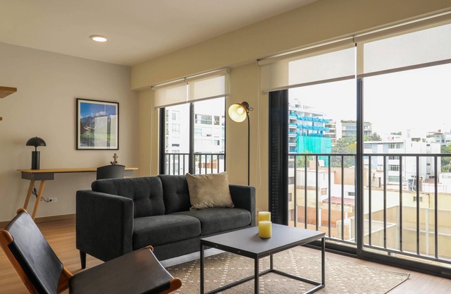 w Glorious 1BR w Balcony in Miraflores