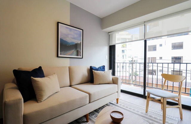 w Illustrious 1BR w Balcony in Miraflores