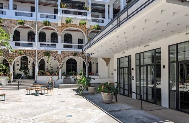 w Outstanding 1BR in Santa Ana