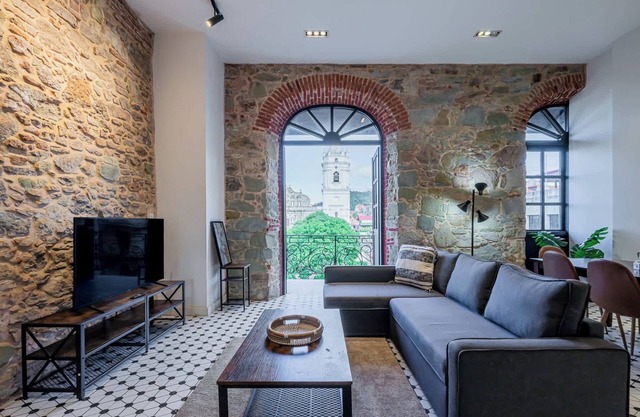 w* | Modern 1BR in Plaza Catedral